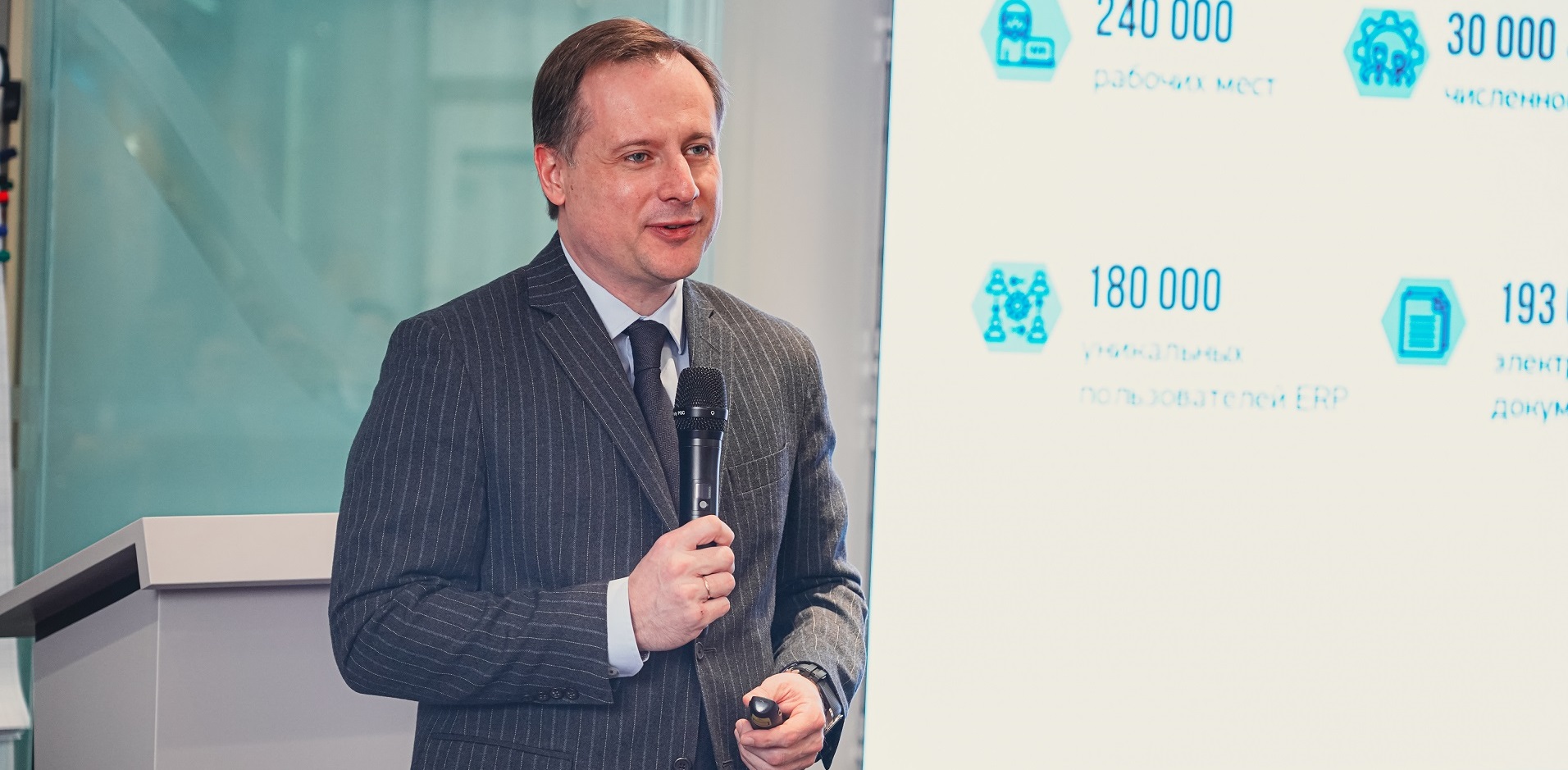 Евгений Чаркин рассказал слушателям программы о текущем статусе цифровой трансформации РЖД и ее перспективах